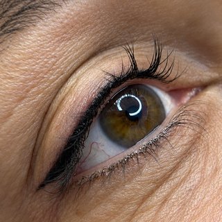 Regard maquillé : trait d'eye-liner LM EYES