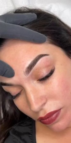 Sourcils en poil à poil hyperréaliste