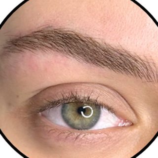 Sourcils en microblading